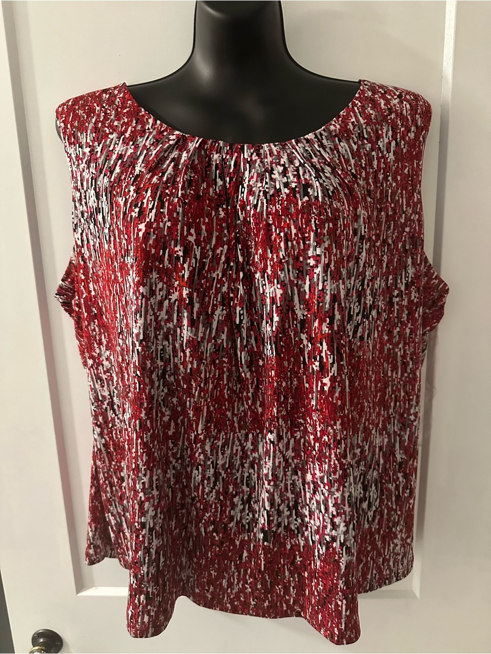 Kasper Red, Black & White Sleeveless Printed Camisole